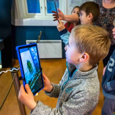 kids-in-museum-3